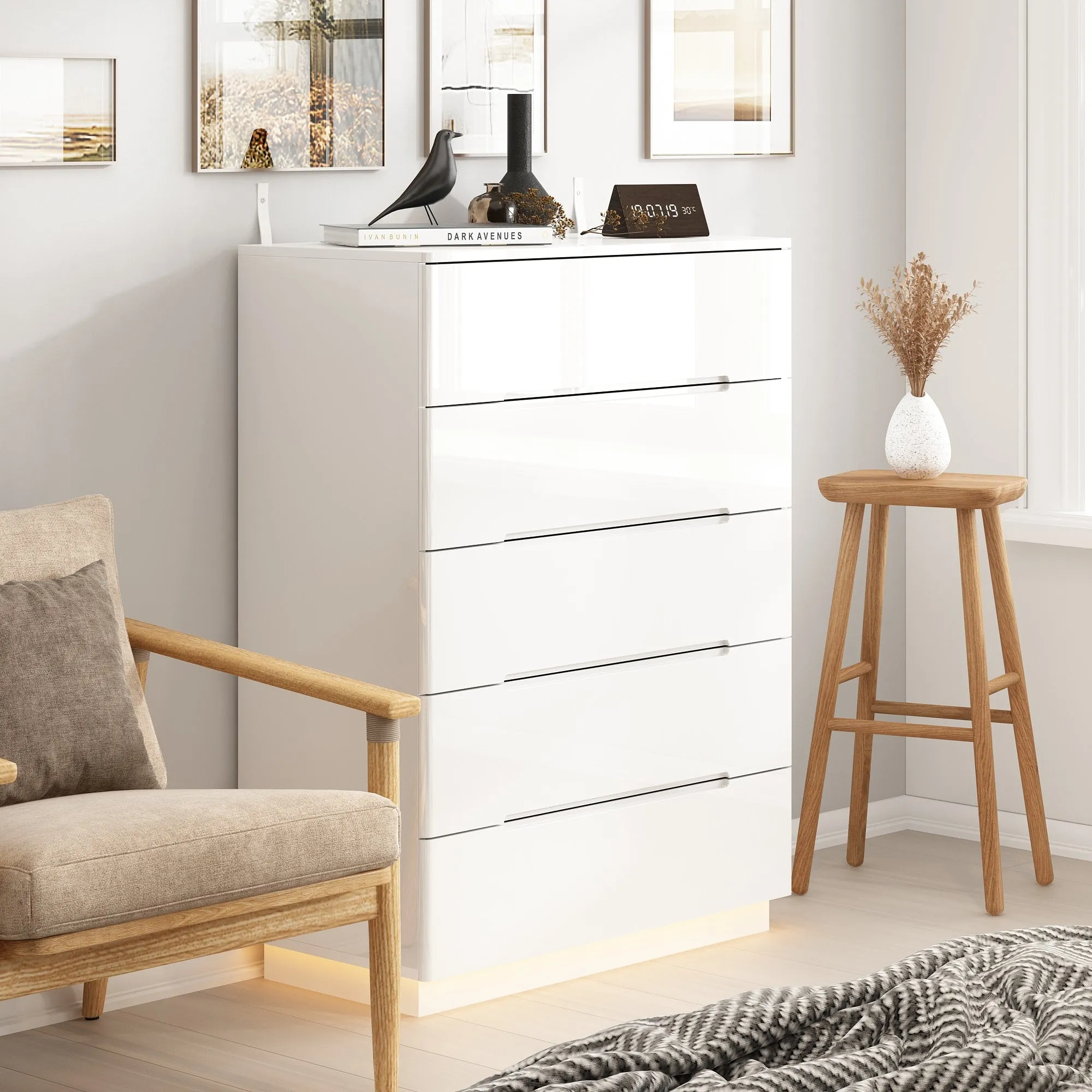 5 Drawer Chest Dresser With Light Storage