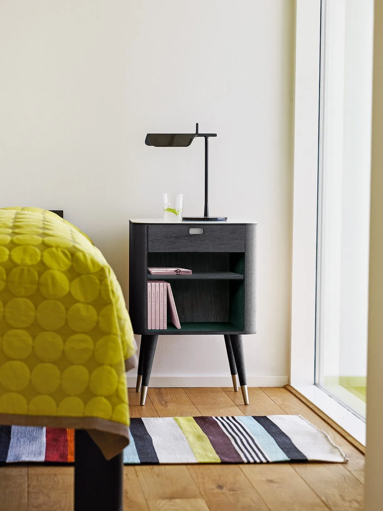 AK2405 Nightstand