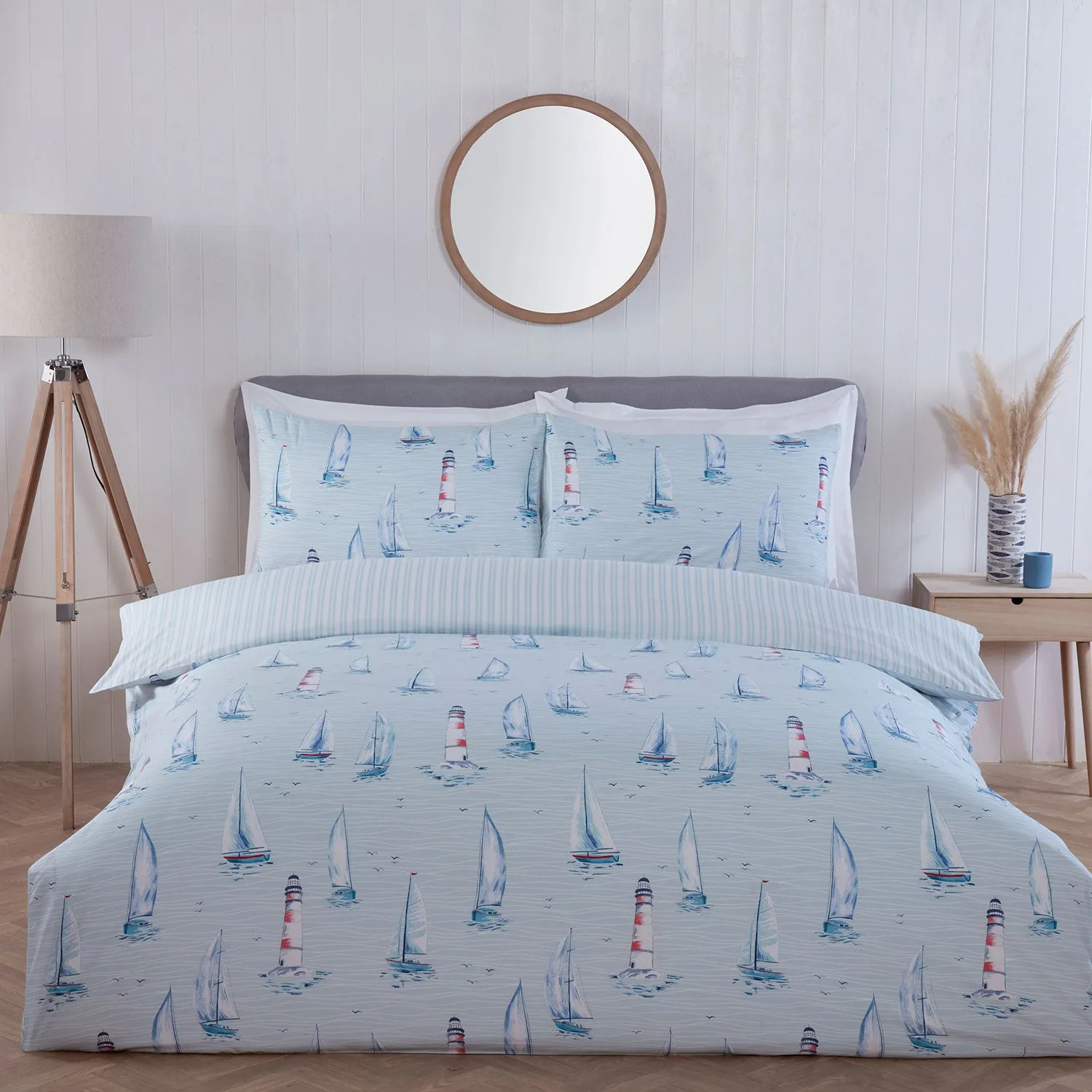 Boats Blue Reversible Super Soft Duvet Set