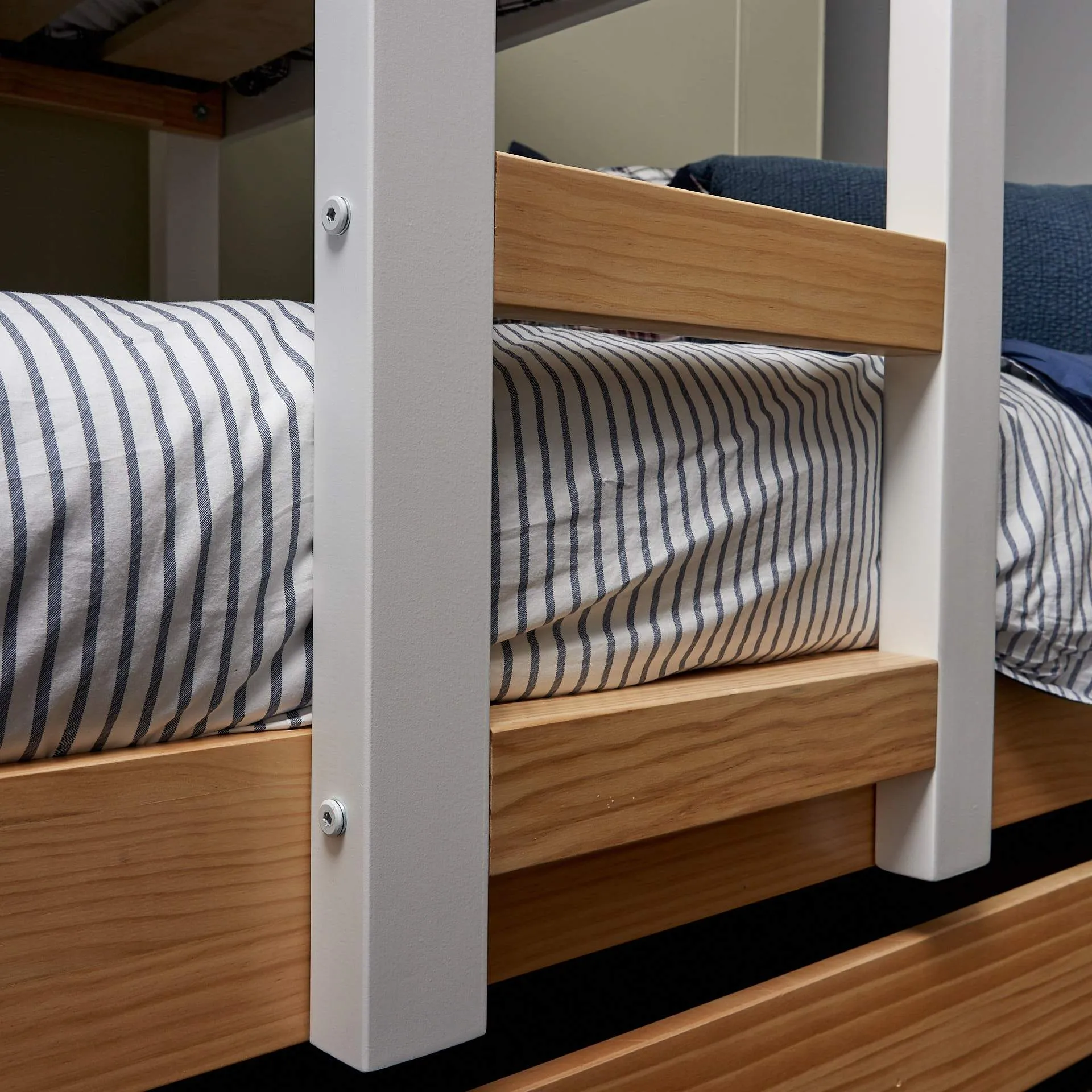 Mid-Line Long-Wall Bunk Bed